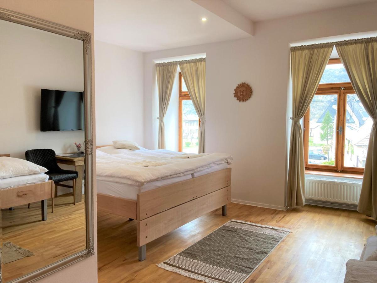 Bed & Breakfast Hugo Plesivec Eksteriør billede