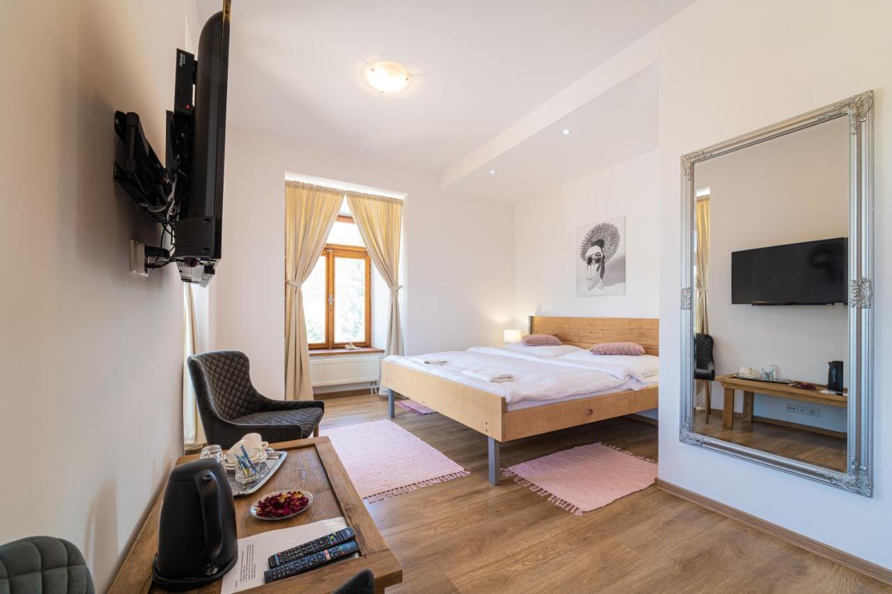 Bed & Breakfast Hugo Plesivec Eksteriør billede