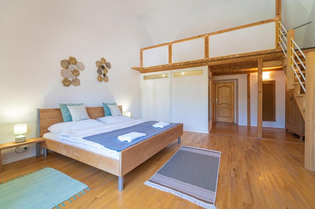 Bed & Breakfast Hugo Plesivec Eksteriør billede