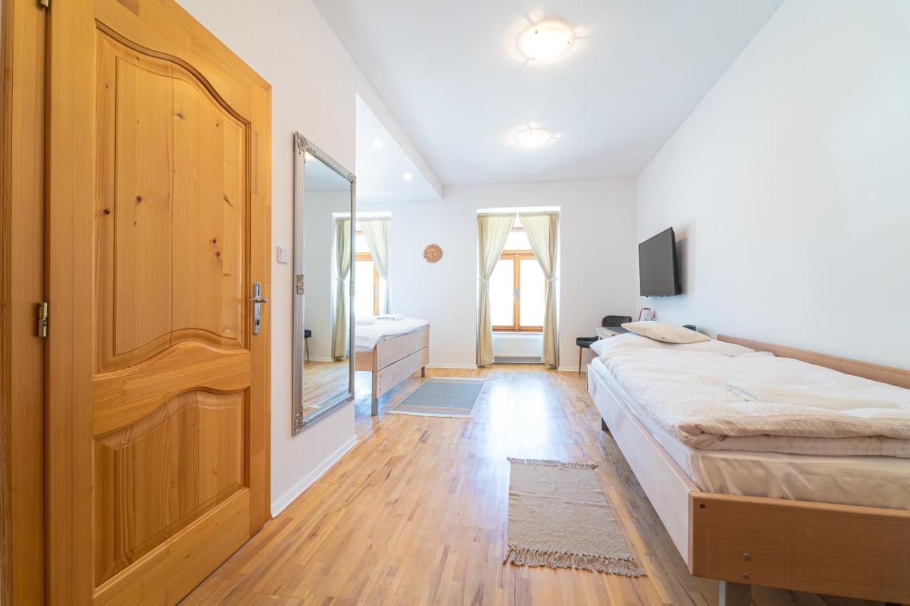 Bed & Breakfast Hugo Plesivec Eksteriør billede