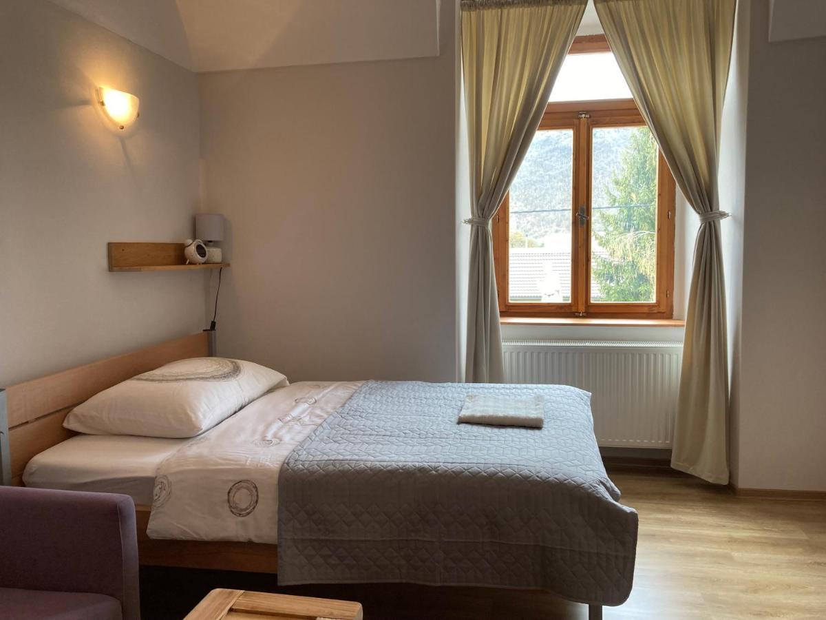 Bed & Breakfast Hugo Plesivec Eksteriør billede