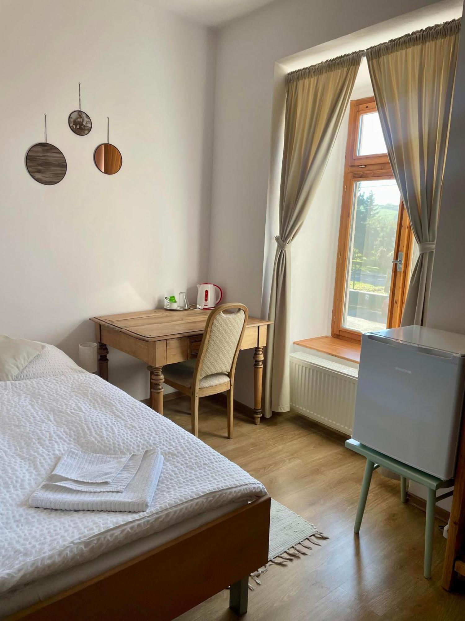 Bed & Breakfast Hugo Plesivec Eksteriør billede